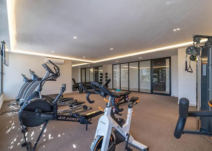 Lux 2br W Rooftop Pool And Close To Holiday home